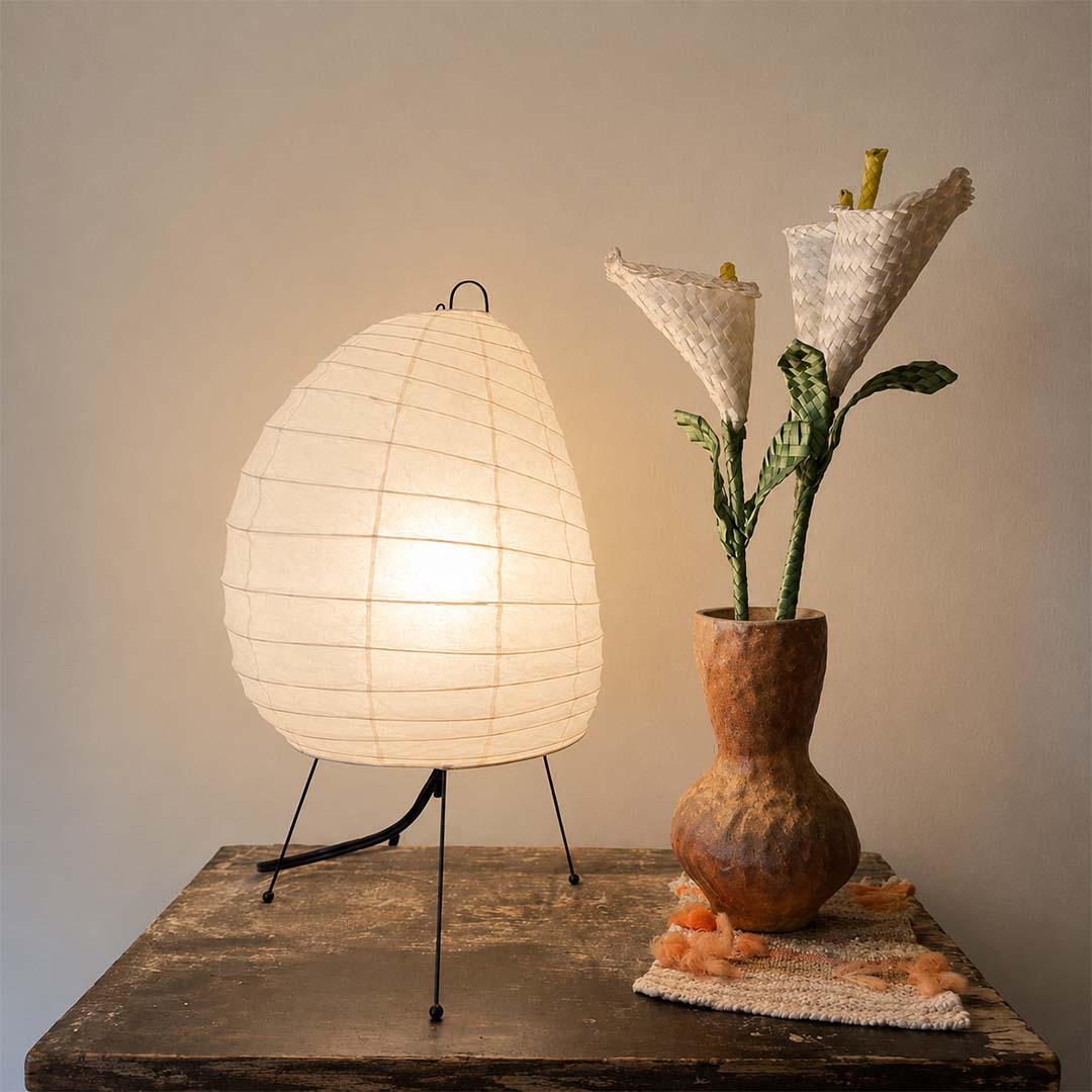 Retro aesthetic room setup with Akari 1N paper lamp next to a vase - stuberlighting