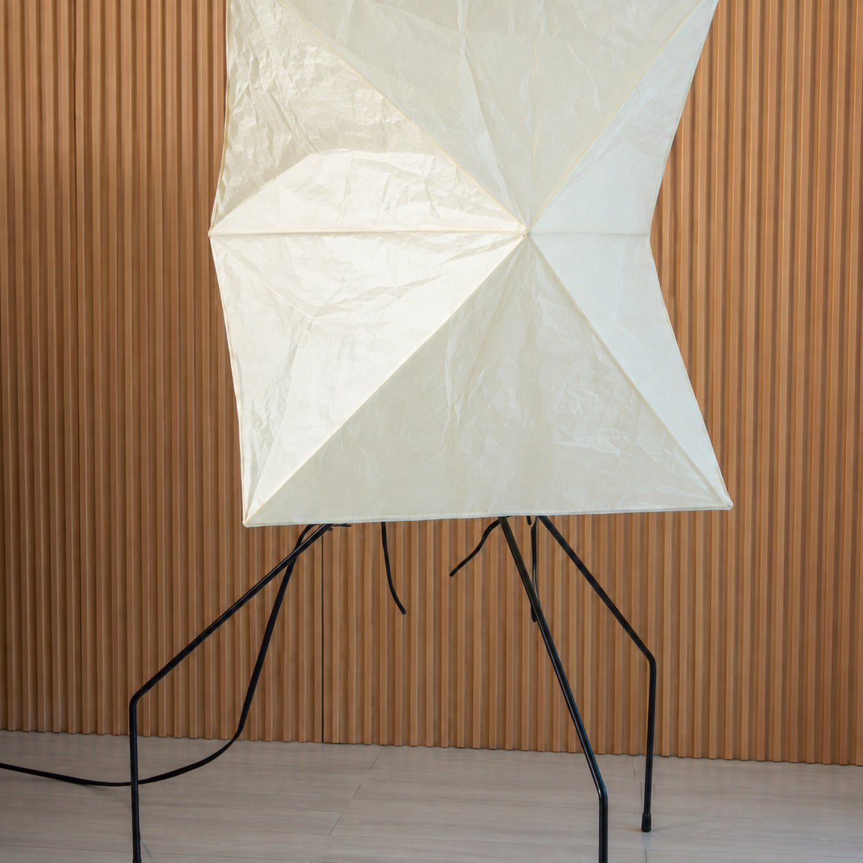 Akari UF4-L8 floor lamp metal base stand detail close up minimalist