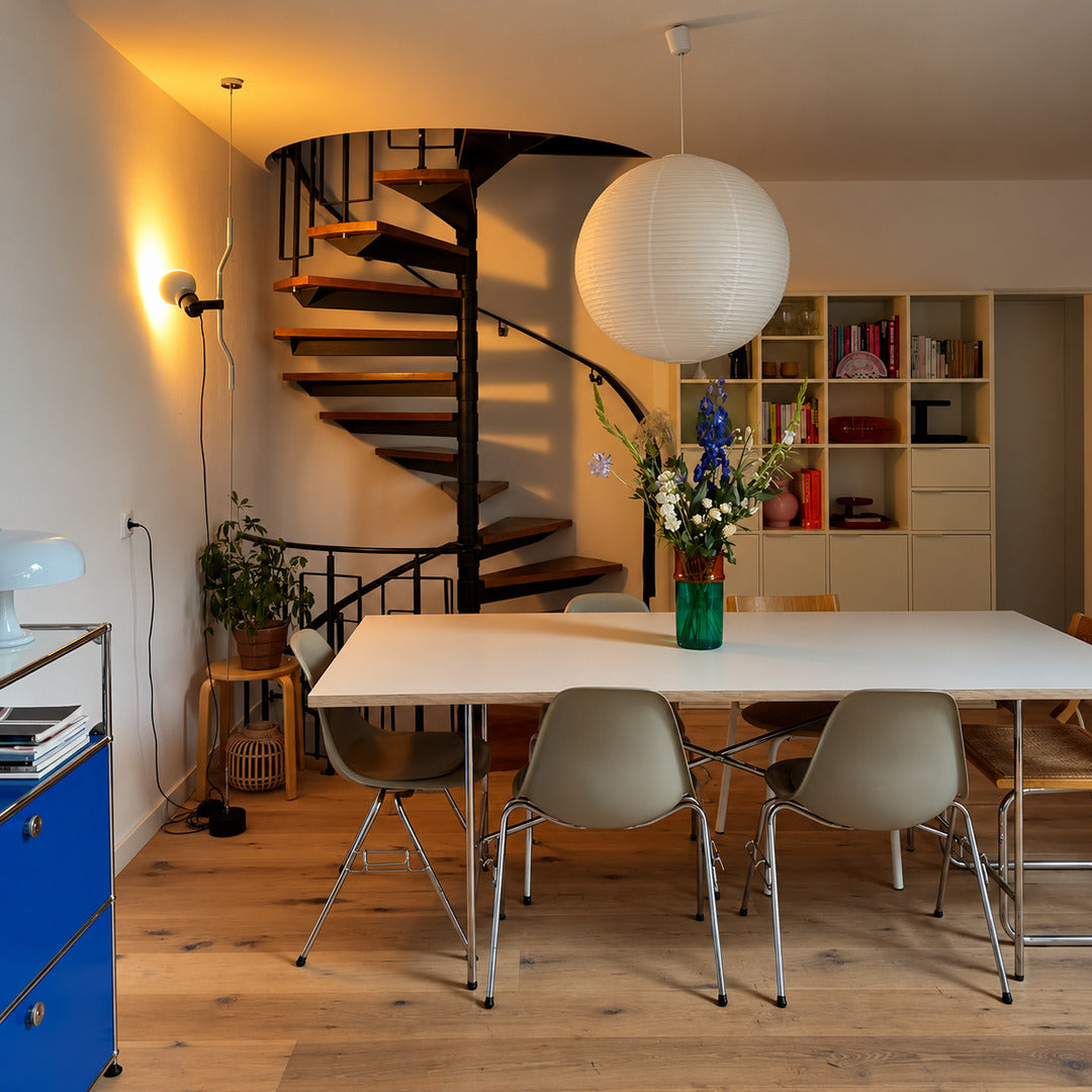 Parentheses floor-to-ceiling lamp turning an empty living room corner into a slim light feature