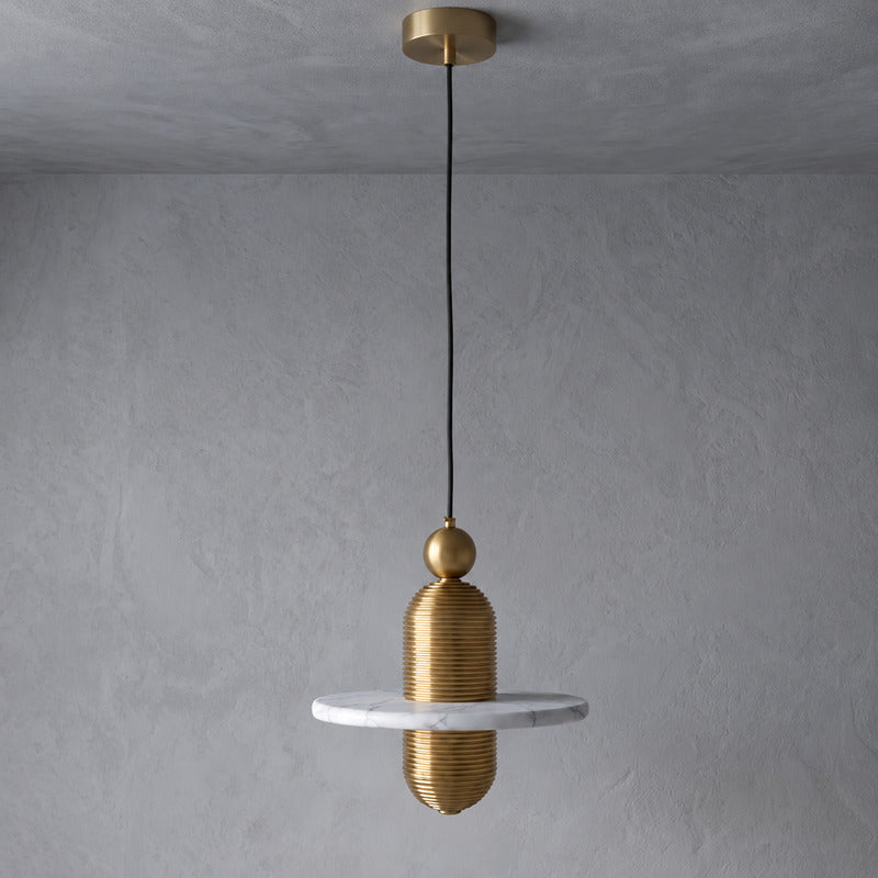 Single-disc 7.1-inch gold Saturno alabaster pendant over a kitchen island or bedside