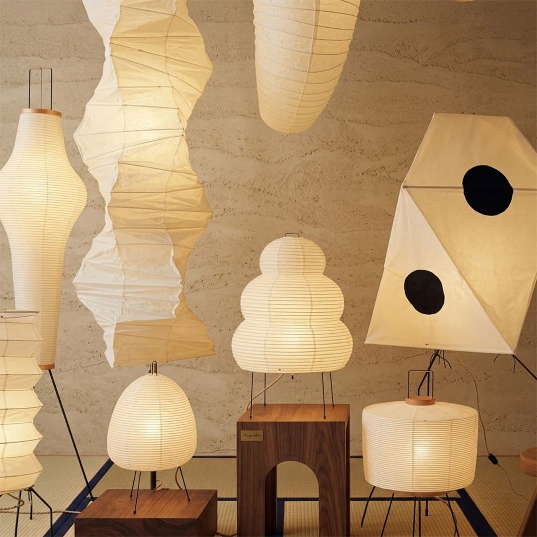 Stuberlighting classic egg-shaped Washi paper table lamp on black tripod legs.