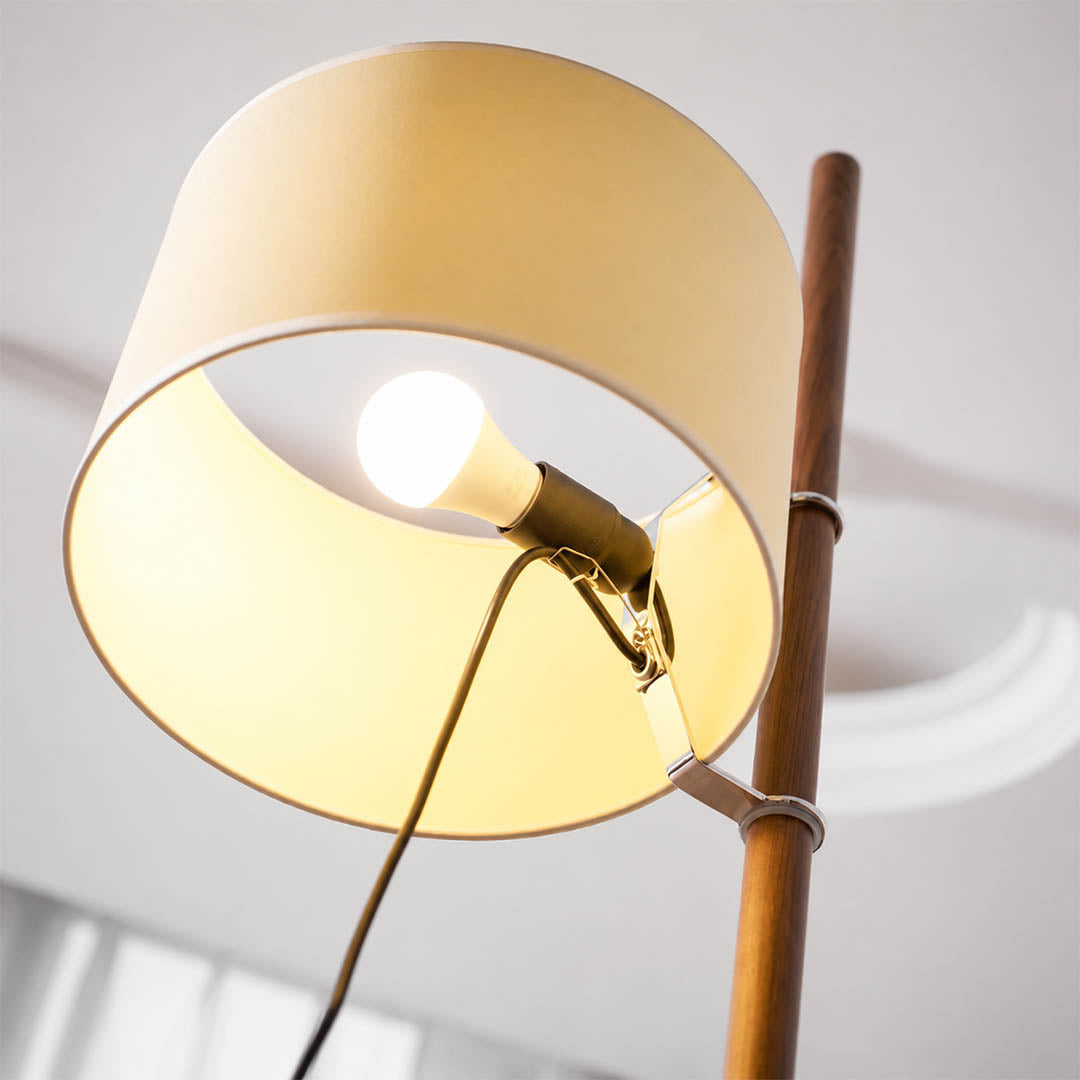 Vara floor lamp E26 E27 bulb socket included warm white LED pre-fitted candelabra detail close up practical hardware